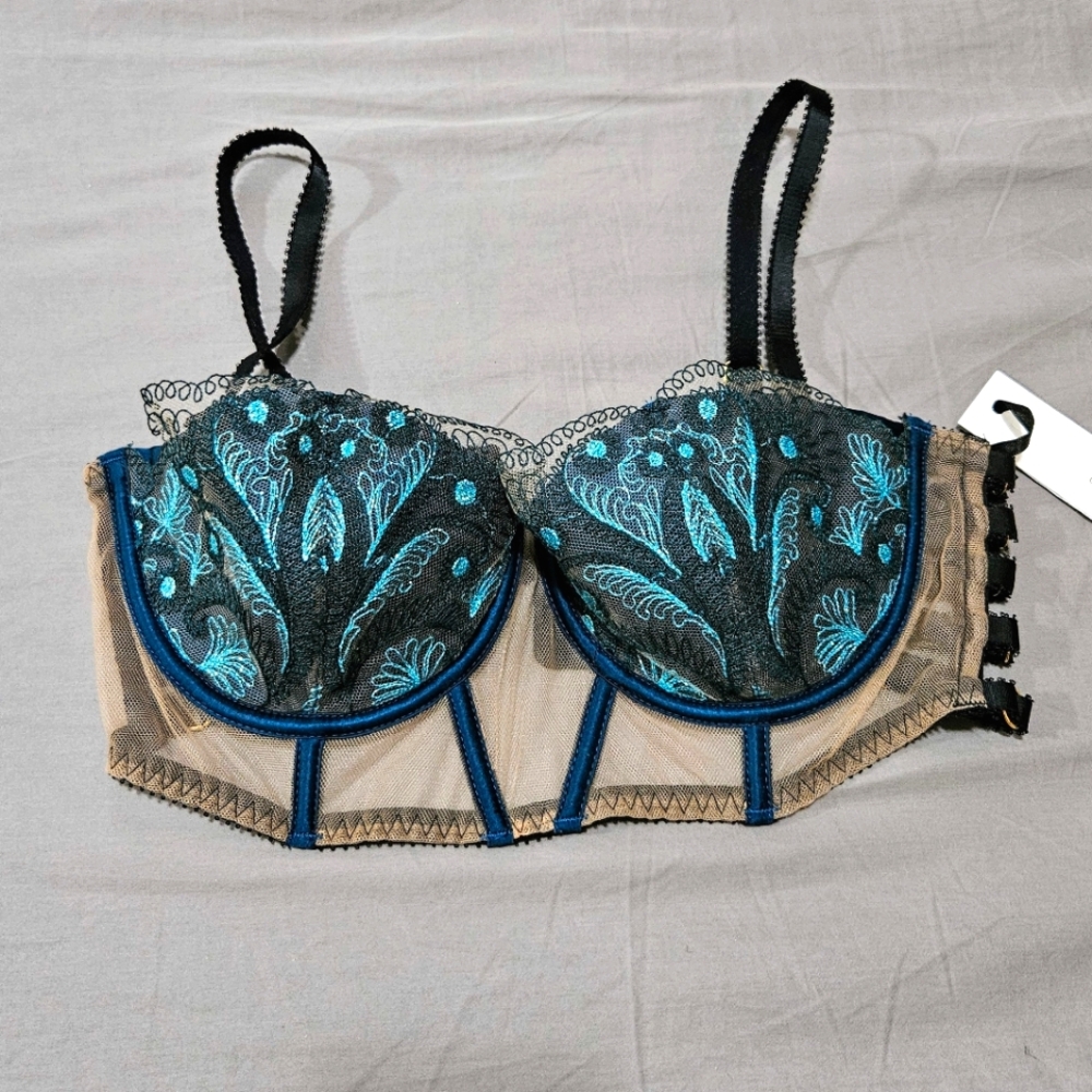 Edge O Beyond Amelie Bra NWT size 5